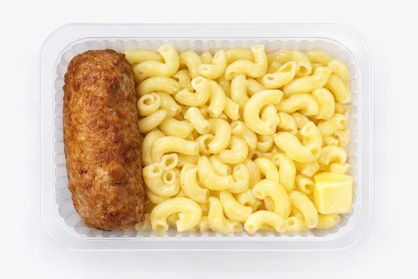 Рулет куриный с макаронами отварными